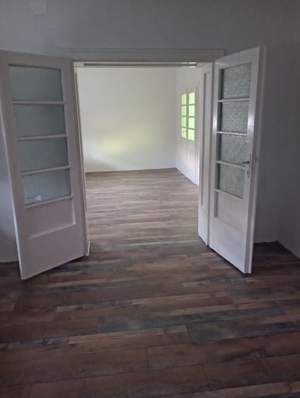 Casă cu 2 camere cu Teren 500 Mp în Central