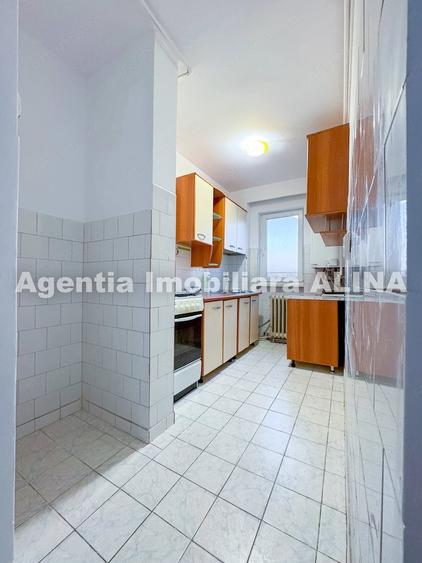 Apartament cu 3 camere semidecomandat în Astoria