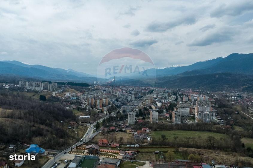 Casă cu 3 camere cu Teren 2497 Mp în Central