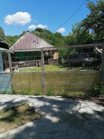 Casă cu 3 camere cu Teren 1500 Mp în Central