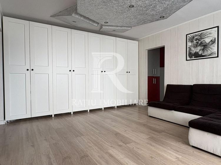 Apartament cu 3 camere semidecomandat, mobilat în Iosia
