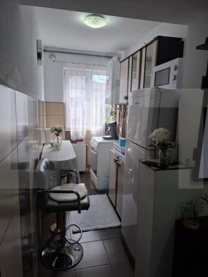 Apartament cu 3 camere semidecomandat, mobilat în Spitalul Județean