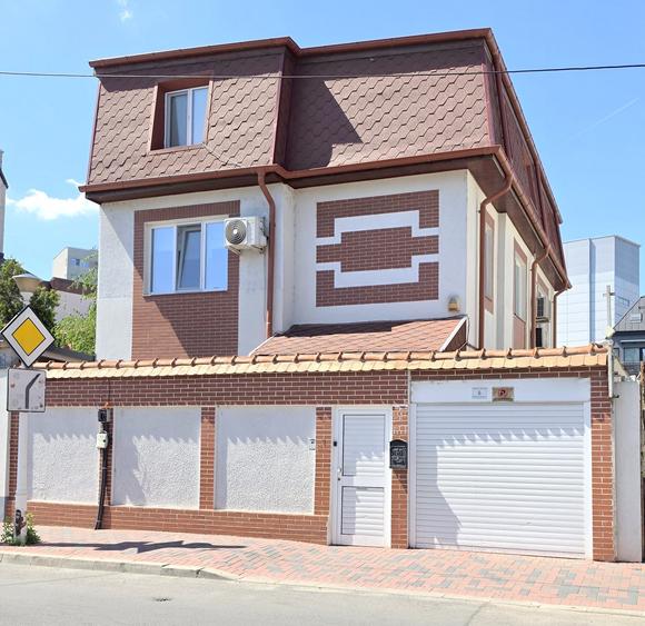 Casă individuală cu 2 camere cu Teren 200 Mp în Muncii