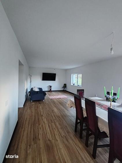 Casă cu 6 camere cu Teren 962 Mp în Groși