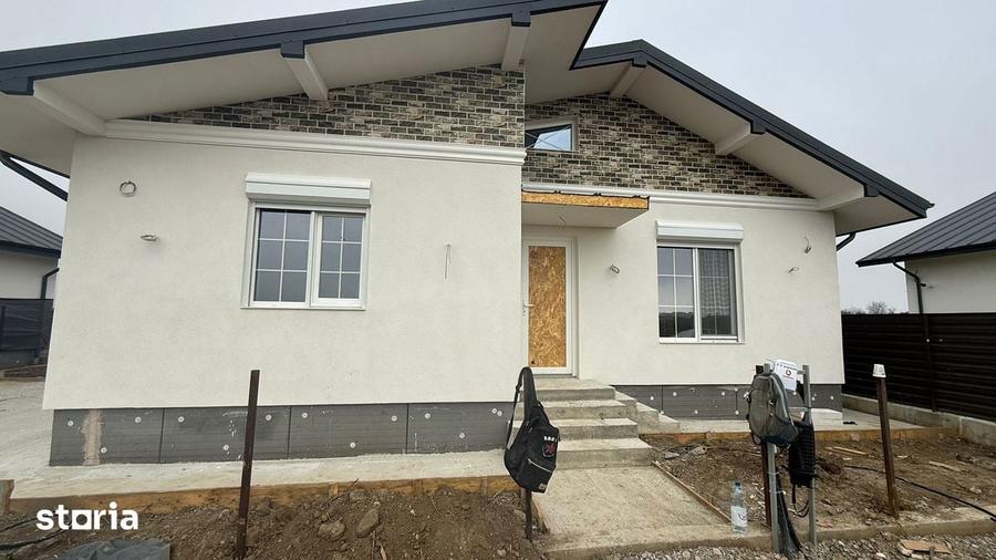 Casă cu 3 camere cu Teren 300 Mp în Mărgineni