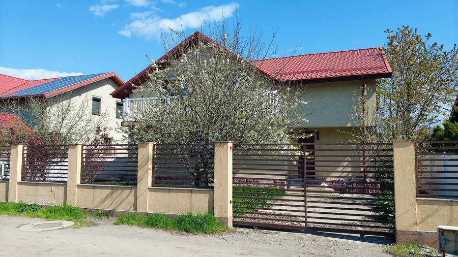 Casă individuală cu 6 camere cu Canalizare în Glina