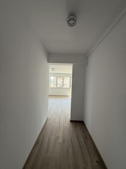 Apartament cu 5 camere semidecomandat în Central
