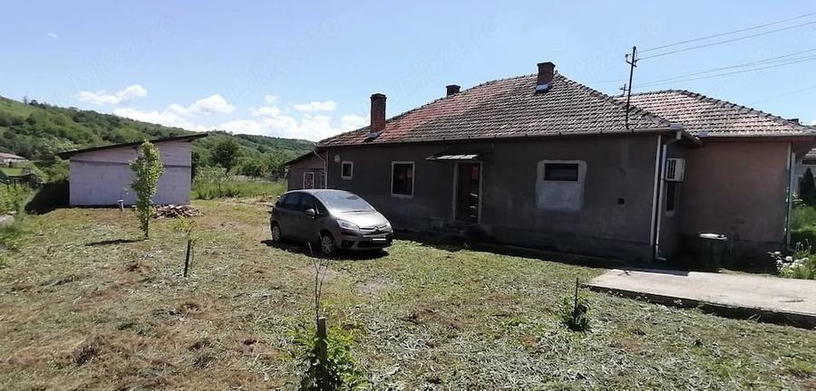 Casă cu 2 camere cu Teren 472 Mp în Dobra