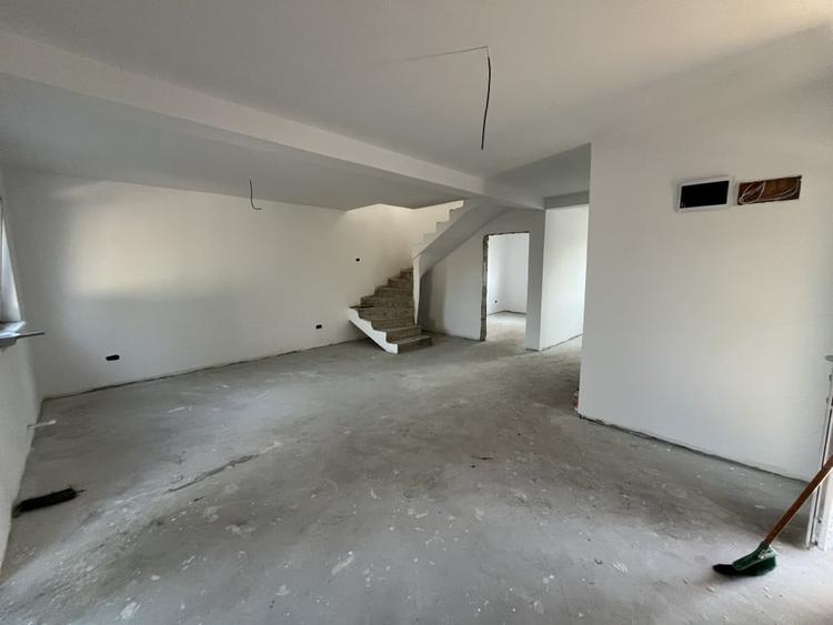 Duplex cu 5 camere cu Canalizare în Valu lui Traian
