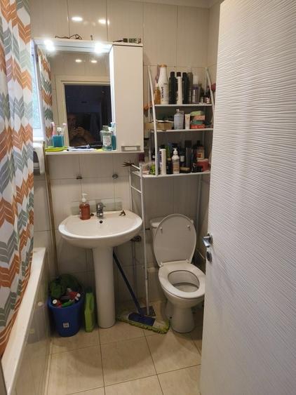 Apartament cu 3 camere semidecomandat în Cățelu