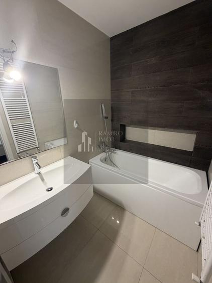 Apartament cu 3 camere semidecomandat, mobilat în Apărătorii Patriei