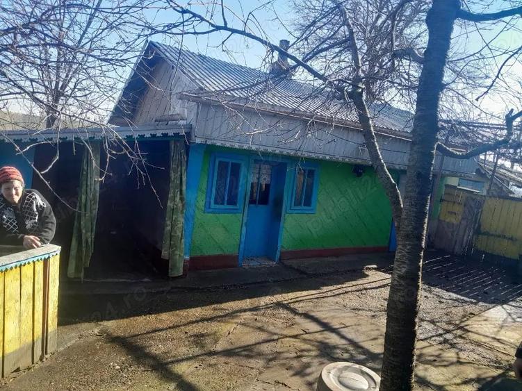 Casă cu 4 camere în Cărăpcești