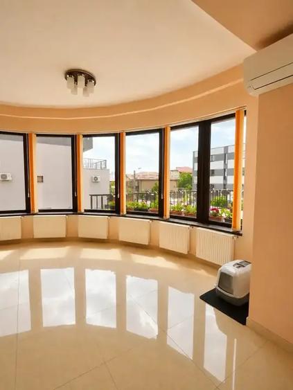Casă individuală cu 12 camere cu Canalizare în Fundeni