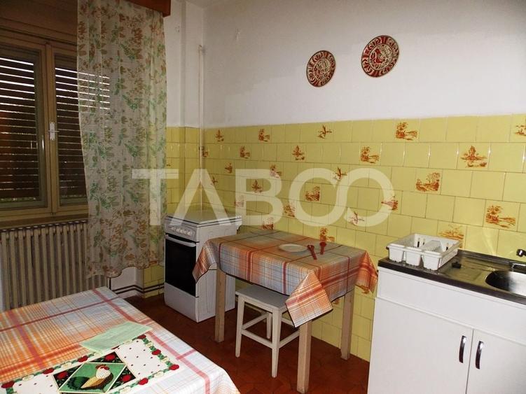 Apartament cu 3 camere decomandat, mobilat în Sub Arini