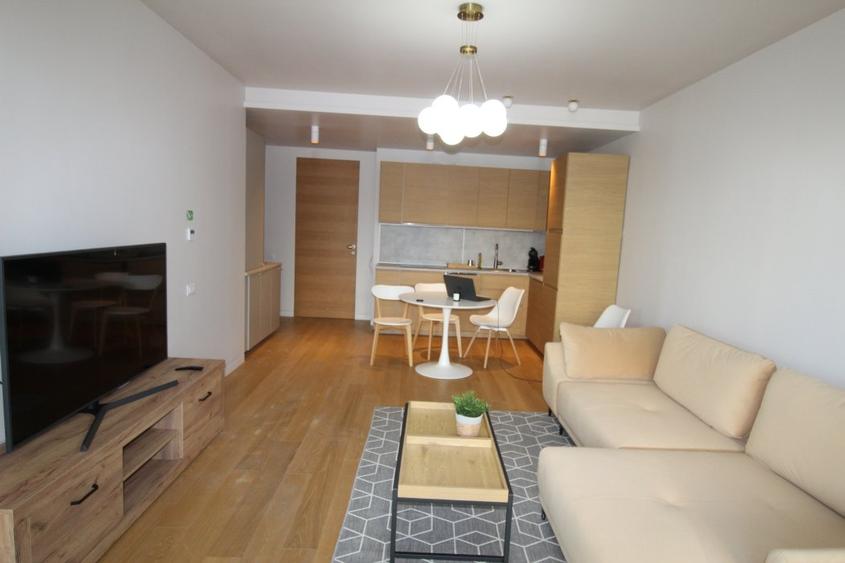 Apartament cu 2 camere semidecomandat, mobilat în Olimp