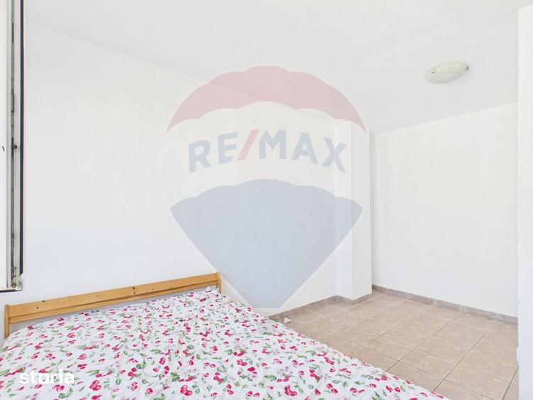 Apartament cu 4 camere, mobilat în Tei