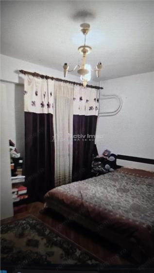 Apartament cu 4 camere decomandat în Calea București