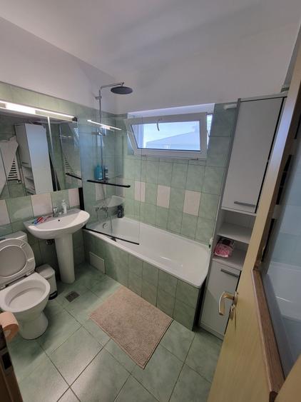 Apartament cu 3 camere decomandat în Canta