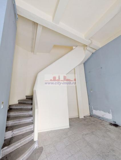 Spațiu comercial, de 174 mp, în Universitate