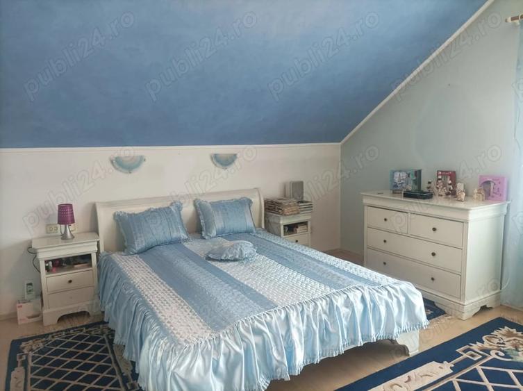 Casă cu 5 camere cu Teren 1500 Mp în Central