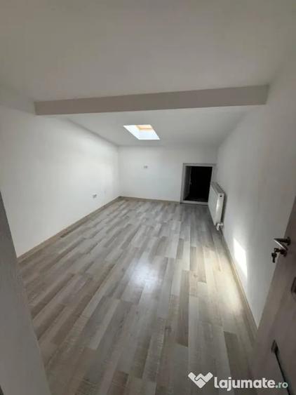 Apartament cu 4 camere decomandat în 1 Mai
