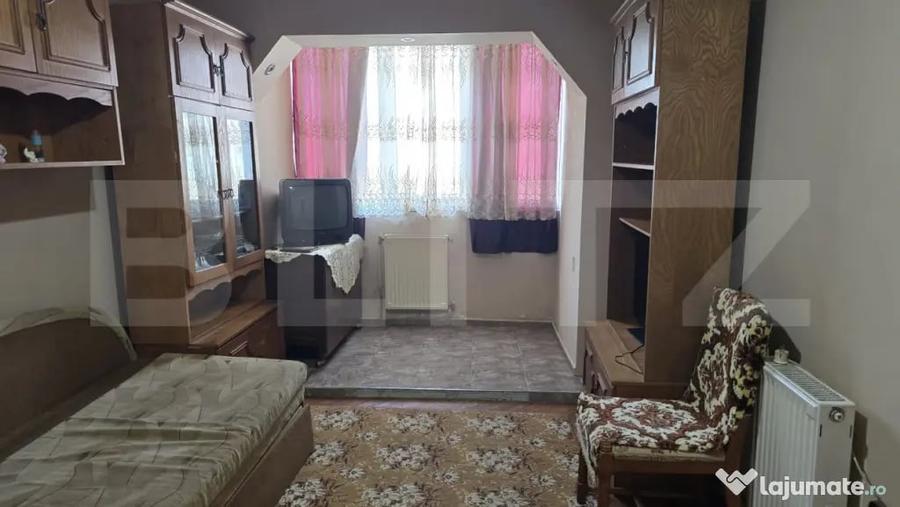 Apartament cu 3 camere semidecomandat în Micro 16