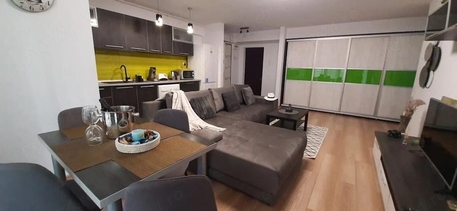 Apartament cu 2 camere decomandat în Valu lui Traian