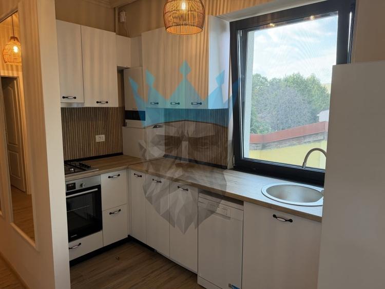 Apartament cu 2 camere semidecomandat, mobilat în P-ța Alba Iulia