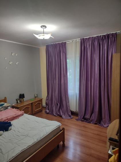 Apartament cu 3 camere decomandat în Tomești