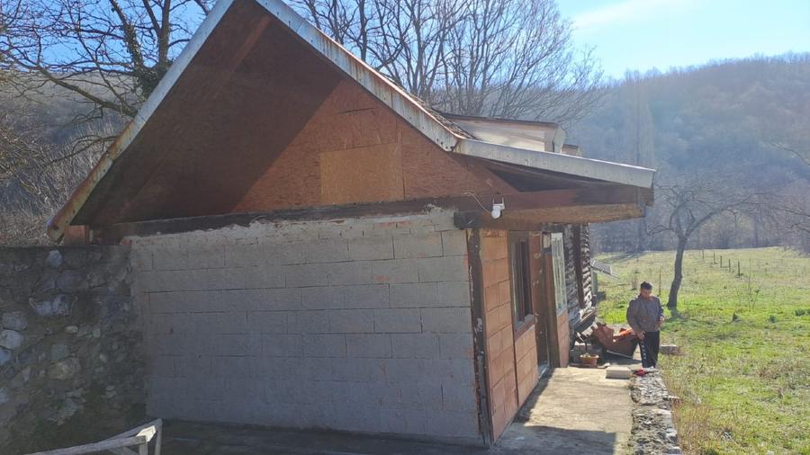 Casă individuală cu 2 camere cu Teren 2940 Mp în Ciclova Română