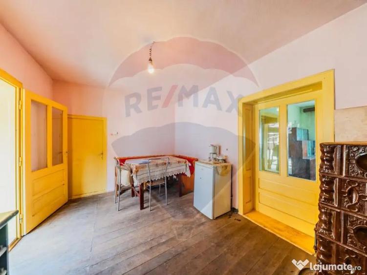 Casă cu 2 camere cu Teren 4500 Mp în Cărand