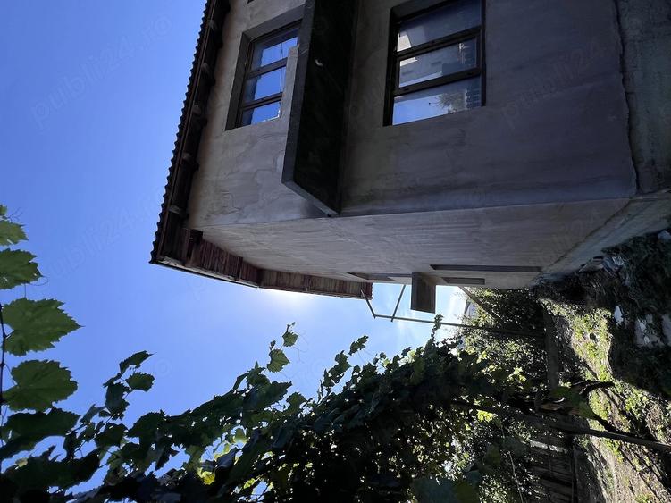 Casă cu Teren 250 Mp în Central