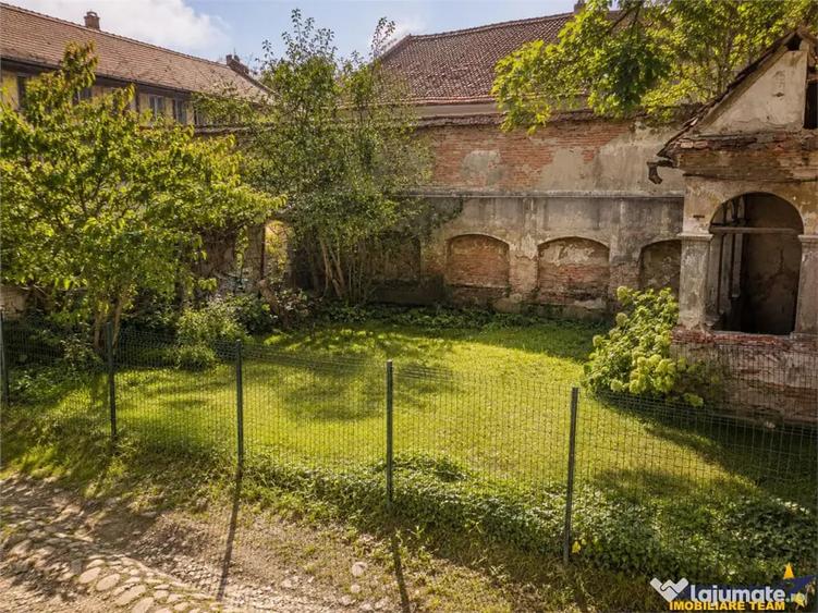 Casă cu 3 camere cu Teren 185 Mp în Centrul Istoric