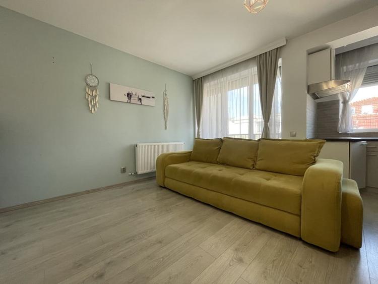 Apartament cu 2 camere semidecomandat, mobilat în Între Lacuri