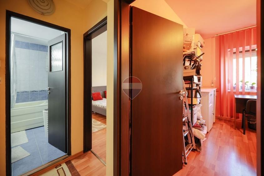Apartament cu 3 camere decomandat în Rogerius