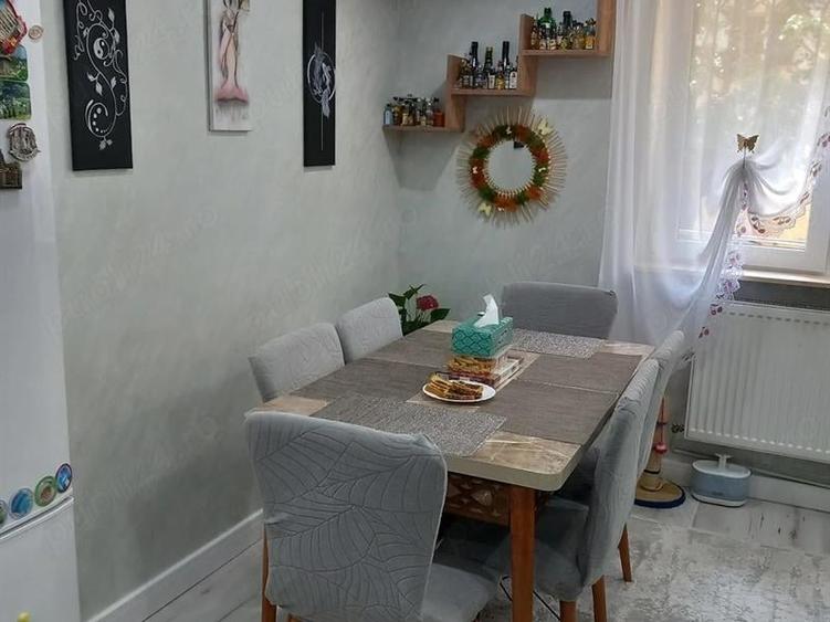 Apartament 3 camere, decomandat, - - 3