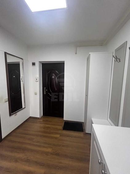 Apartament cu 2 camere semidecomandat în Florești