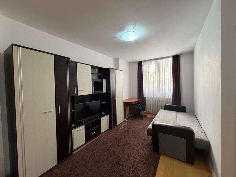 Apartament cu 2 camere semidecomandat în Broscărie