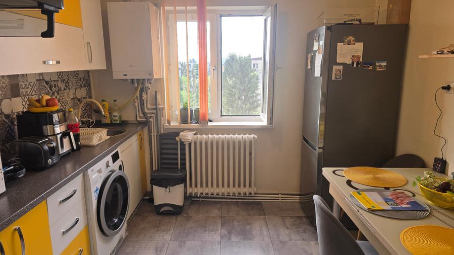 Apartament cu 2 camere semidecomandat în Piața Centrală