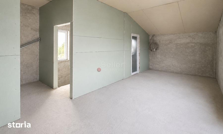 Casă cu 9 camere cu Teren 409 Mp în Noua
