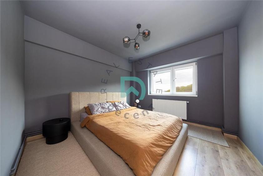 Apartament cu 4 camere decomandat în Răcădău