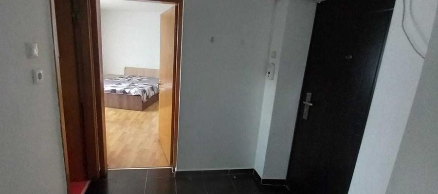 Garsonieră decomandată în Costin Georgian