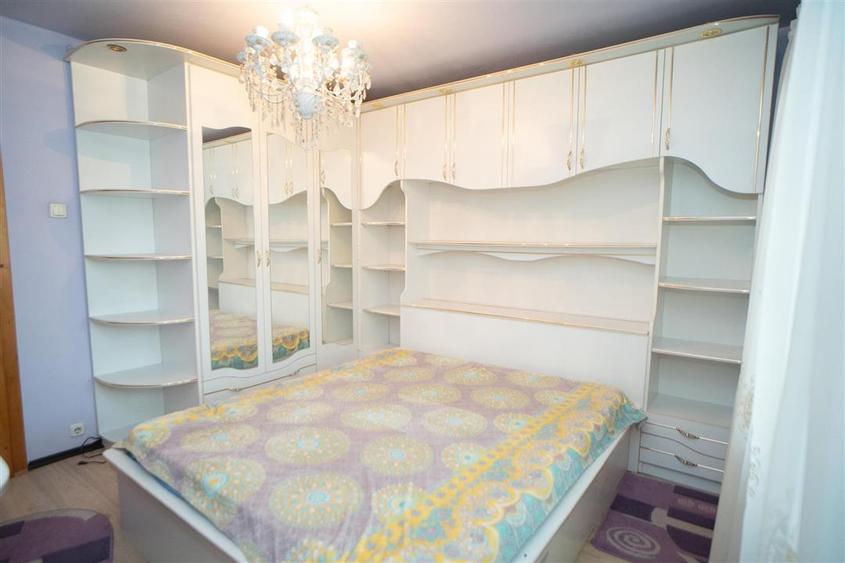 Apartament cu 3 camere decomandat în Nufărul