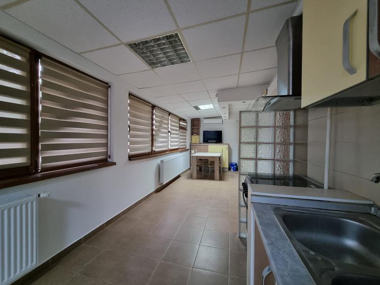 Apartament cu 3 camere decomandat, mobilat în Ștefan cel Mare