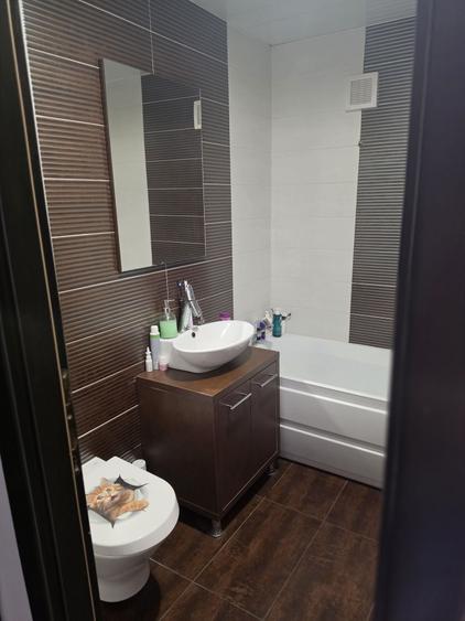 Apartament cu 4 camere decomandat în Lazaret
