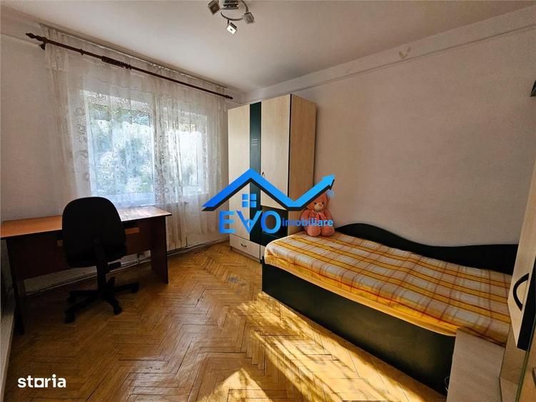 Apartament cu 3 camere decomandat în Nicolina