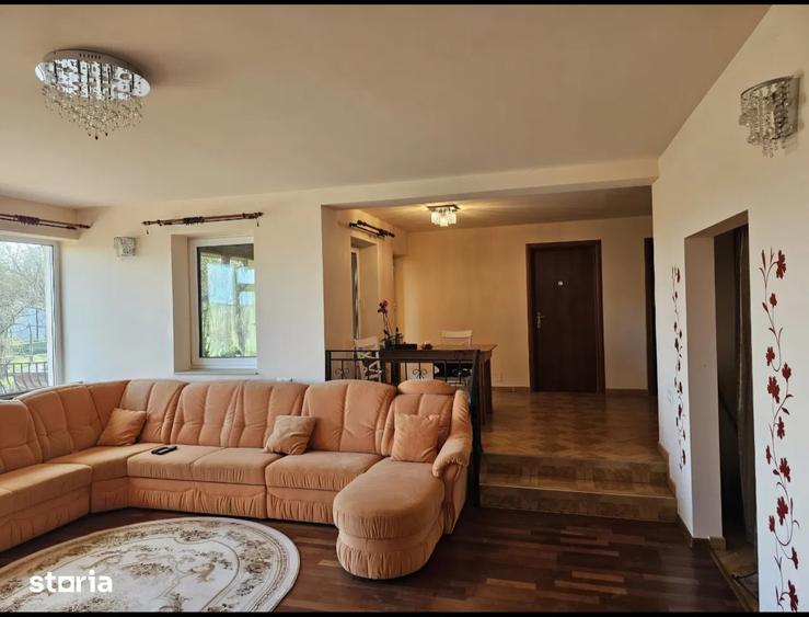 Casă individuală cu 7 camere cu Canalizare în Tureni