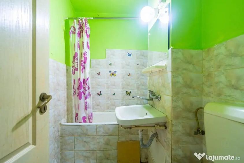 Garsonieră decomandată în UTA