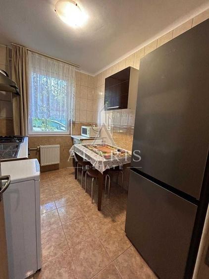 Apartament cu 3 camere decomandat, mobilat în Central