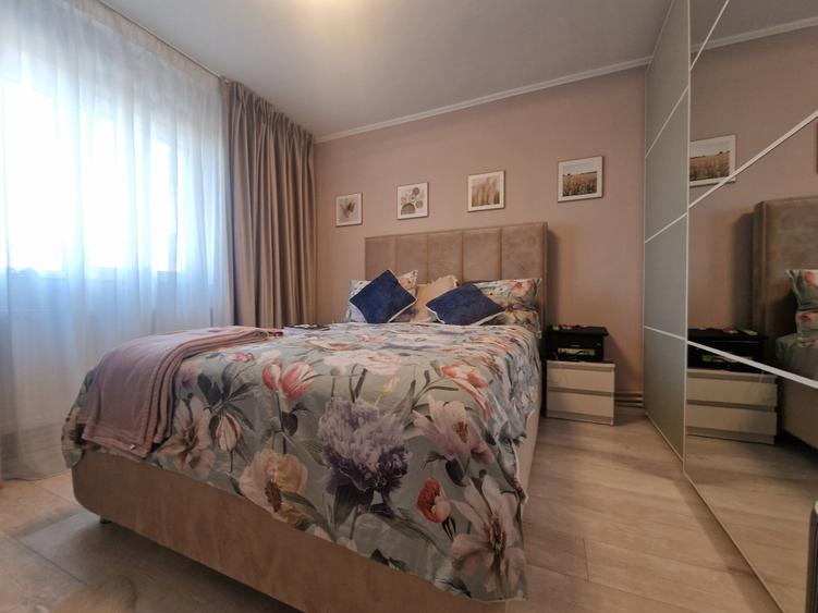 Apartament cu 3 camere decomandat în CET
